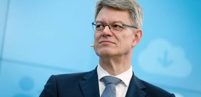 e-autos: verkehrsminister schnieder spricht sich für social leasing aus