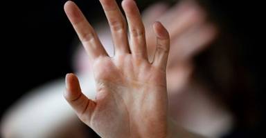 gewalt gegen frauen: anwältin christina clemm fordert bessere ausstattung der behörden