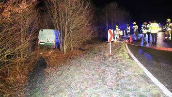 Transporter fährt in Böschung – Fahrer hatte 2,1 Promille