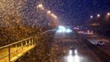 Erster Schnee: Wintereinbruch sorgt in Niedersachsen für zahlreiche Unfälle