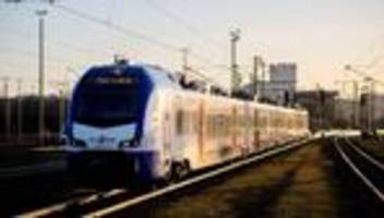 lebensgefährliche aktion: pfandsammler im gleis – s-bahn bremst in letzter sekunde