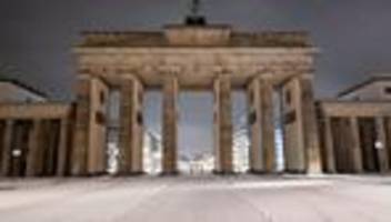 Schneefall: Nach Wintereinbruch Glättegefahr auf Berlins Straßen