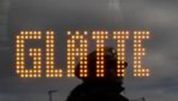 Schneetreiben und Glatteis: Befürchtetes Glättechaos bislang im Südwesten ausgeblieben