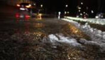 unfälle: glatte straßen in bayern – drei tote und viele verletzte