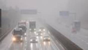 Verkehr: Kein Verkehrschaos trotz Schneefalls und Regens in Sachsen