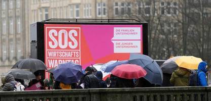 brandmauer zur afd: heftige kritik am verband der familienunternehmer