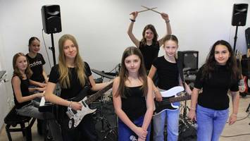 auf den spuren von nina chuba? schülerband mischt jetzt berlin auf