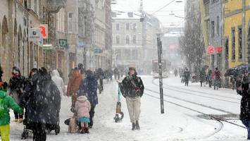 Glatteis: Wie Sie der „Pinguin-Gang“ vor Unfällen schützen kann