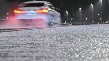 unfall in bayern: drei tote durch glatteis auf autobahn