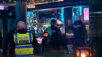 zoll, bezirksamt, polizei: großeinsatz in hamburger shisha-bars