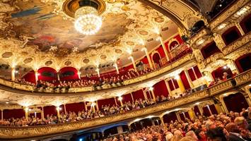 Schauspielhaus Hamburg: „Warum ziehen sich im Theater immer die Falschen aus?“