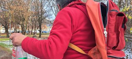 schleich dich! das erlebt ein flaschensammler – und so viel verdient er