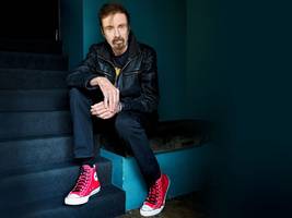 ausverkaufte isarphilharmonie in münchen: wenn t. c. boyle und robert habeck über das ende der welt sinnieren