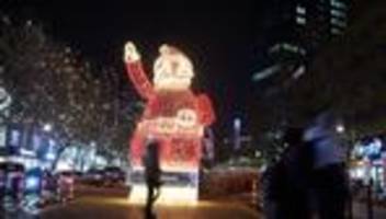 Adventsstimmung: Weihnachtsbeleuchtung am Ku'damm erstrahlt