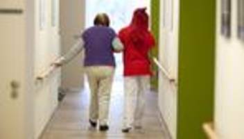 altenpflege: mindestlohn in der altenpflege soll leicht steigen