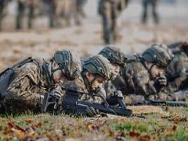 Pistorius verschläft Problem: Ausrüstungsdebakel beim Bundeswehr-Funk erzürnt Grüne