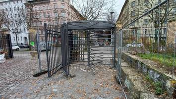 Im Video: So läuft der Zaunbau am Görlitzer Park in Kreuzberg