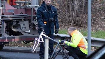 Tödlicher Unfall in Berlin: Lkw-Fahrer erfasst Radfahrer beim Abbiegen