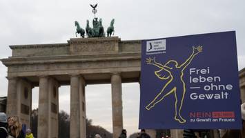 Gewalt gegen Frauen: SPD verspricht Rücknahme der Haushalts-Kürzungen