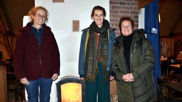 Drei Frauen beleben Adventstradition – ein ganzes Dorf ist dabei