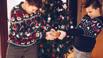 geschenke für kinder: wie eltern an weihnachten die neid-falle umgehen