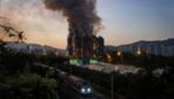 asien: mindestens 13 menschen sterben bei großfeuer in hongkong
