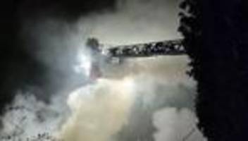 Gefährlicher Einsatz: Nach Brand und Explosionen – Reihenhaus in Köln gelöscht