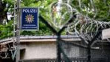 Pyrotechnik zu Silvester: Nach Razzia: Böller und Raketen gesprengt