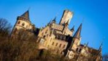 Schlechte Nachricht für Fans: Maxton Hall-Fans stürmen Schloss – Adventsöffnung abgesagt