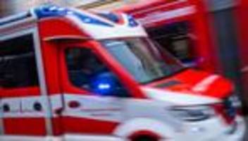 unfälle: mann auf der a9 bei naumburg von lkw überrollt