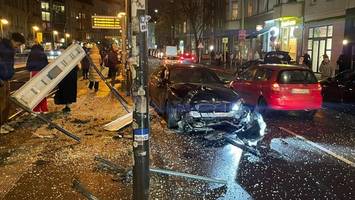 Autounfall in der Torstraße in Mitte: Das steckt dahinter