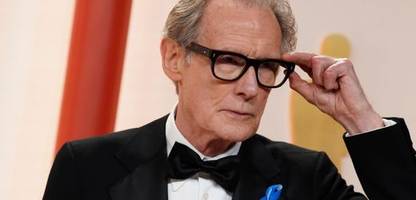 Bill Nighy: Britischer Hollywood-Schauspieler gibt in neuem Podcast Lebensrat zu Levi's-Jeans und Anzügen