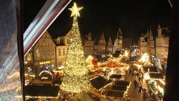 weihnachtsmarkt in celle: märchenhafte fachwerkromantik als kulisse
