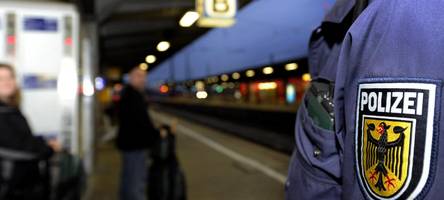 bundespolizei verbietet gefährliche gegenstände am augsburger hauptbahnhof