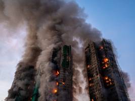 Großbrand in Hongkong: Hunderte Tote befürchtet - warum sich die Flammen so schnell ausbreiten konnten