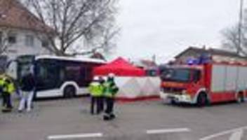 asperg: fußgänger stirbt bei unfall mit linienbus