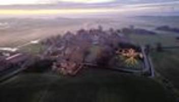 In Bingumgaste: Kleines Dorf in Ostfriesland leuchtet hell im Advent