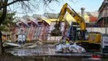 Stadtentwicklung: Abriss des früheren Erlebnisbads SEZ hat begonnen