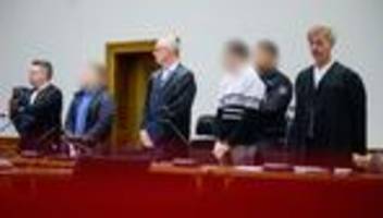 Würfe von Autobahnbrücken: Geständnisse im Lüneburger Betonplatten-Prozess