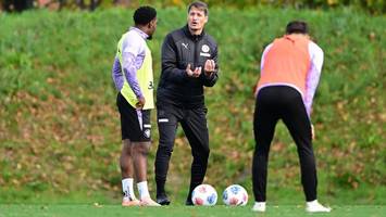 fc st. pauli: blessin kündigt „harte entscheidung“ zu dapo afolayan an