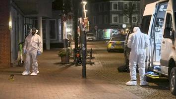 In Pinneberger Fußgängerzone: Polizei findet schwerverletzten Mann