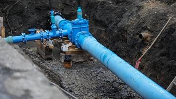 massiver rohrbruch an hauptverkehrsader: b431 drei wochen gesperrt