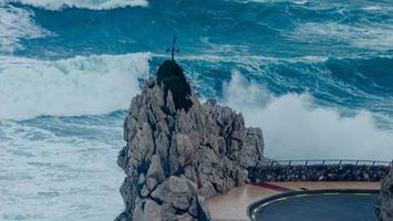 wintersturm tobt auf mallorca: bis zu zwölf meter hohe monsterwellen erwartet