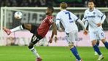 2. Fußball-Bundesliga: Hannover wieder oben dran nach 3:0 gegen den KSC