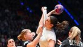 Handball-WM : Deutsche Handballerinnen ziehen vorzeitig in WM-Hauptrunde ein