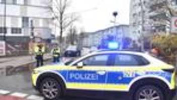 Kriminalität: Polizei erhält über 20 Hinweise nach Detonation vor Klinik