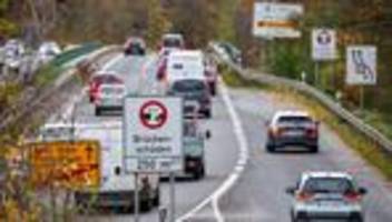 Straßenverkehr: Dutzende Verstöße bei Verkehrskontrollen an der Agra-Brücke