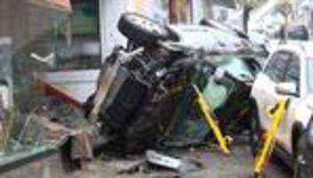 Verkehrsunfall: Auto schleudert durch Lebach – Fahrer stirbt nach Crash