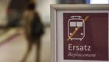 Zugverkehr: Adventsbeginn mit Ersatzbussen – Bauarbeiten legen Bahn lahm