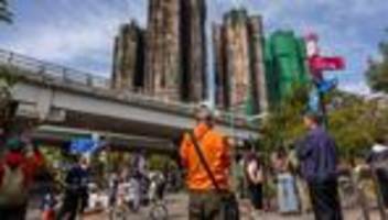 Großbrand in Hongkong: Bewohner von Hongkonger Hochhaus warnten Behörden vor Brandgefahr